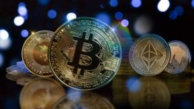Мосбиржа в июне предложит квалифицированным инвесторам расчетный фьючерс на биткоин