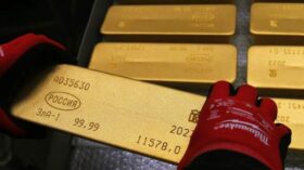 Цена золота растет вторую торговую сессию подряд, преодолевая $3300 за унцию