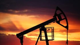 Цены на нефть колеблются в среду после выхода данных API о запасах сырья в США