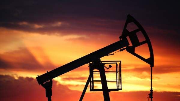 Read more about the article Цены на нефть колеблются в среду после выхода данных API о запасах сырья в США