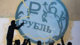 Экономист Жирнов: по мере снижения ключевой ставки рубль уйдет к 80-85 за доллар
