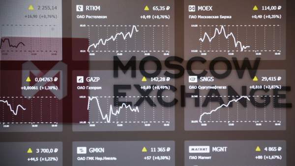 Read more about the article Курс юаня растет к рублю в первые часы торгов на Московской бирже