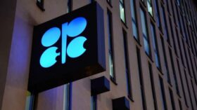Нефть дешевеет в ожидании скорой публикации ежемесячного доклада ОПЕК