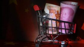 Курс юаня к рублю стабилизируется в узком диапазоне выше 11 рублей