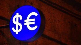 Курс евро к доллару поднялся выше $1,19 за евро впервые с сентября 2021 года