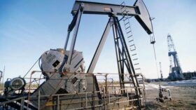 Цены на нефть возобновили рост во вторник вечером