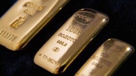 Золото готовится показать рост стоимости почти на 50 процентов с начала года