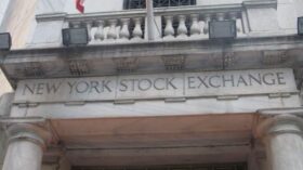 Биржевые индексы США закрылись снижением на удешевлении акций технологического сектора