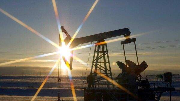 Read more about the article Цены на нефть ускорили рост после выхода данных о неожиданном снижении запасов в США