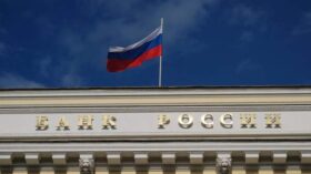 Официальный курс юаня к рублю, установленный ЦБ РФ на пятницу, увеличился  до 11,0623 руб