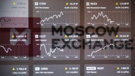 Российский рынок акций усилил снижение до 2%