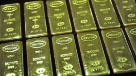 Золото дорожает на фоне снижения доходности гособлигаций США