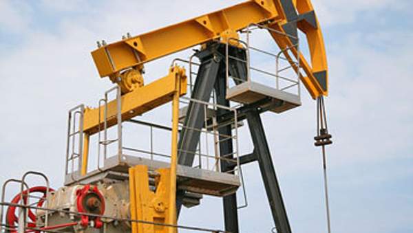 Read more about the article Нефть дешевеет на прогнозах МЭА по объему добычи и спросу