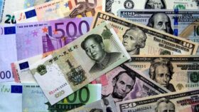 Официальный курс юаня на вторник – 11,35 руб, доллара – 81,01 руб, евро – 93,93 руб