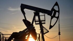 Нефть торгуется в плюсе на фоне снижения котировок более чем на 3 процента