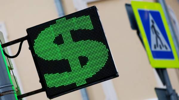 Read more about the article Расчетный курс доллара опустился до 76 рублей впервые с 11 мая 2023 года