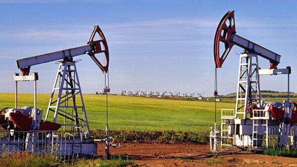 Read more about the article Цены на нефть продолжают снижаться после спада в 2%