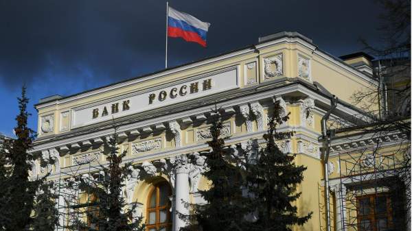 Read more about the article Официальный курс юаня с субботы – 11,27 руб, доллара – 79,73 руб, евро – 93,56 руб – цб рф