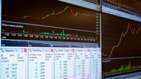 Российский рынок акций за сессию повысился на 0,33% и вырос на 1,59% за неделю