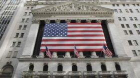 Фондовые индексы США снижаются после заявлений Трампа по импортным пошлинам