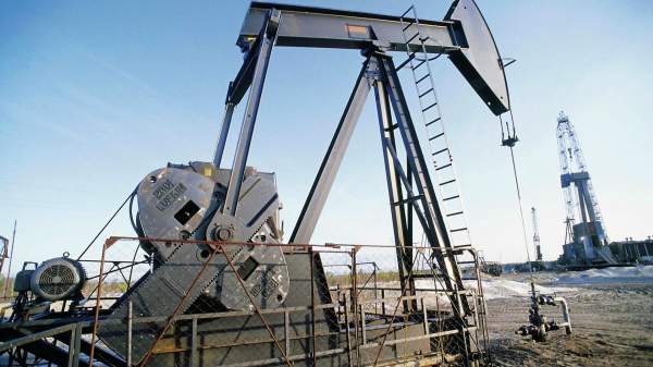 Read more about the article Цены на нефть снижаются в ожидании международных новостей