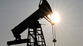 Мировые цены на нефть растут на опасениях сокращения ее поставок