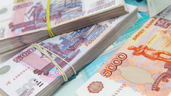 Read more about the article Курс юаня вырос до 12,47 рубля на фоне снижения продаж Минфином