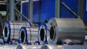 Цена алюминия поднялась более чем на 1,5%, обновив рекорд с начала апреля 2022 г