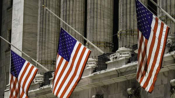 Read more about the article Индексы США ускорили снижение на фоне решения ФРС по учетной ставке