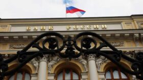 Официальный курс юаня на вторник вырос до 10,53 рубля